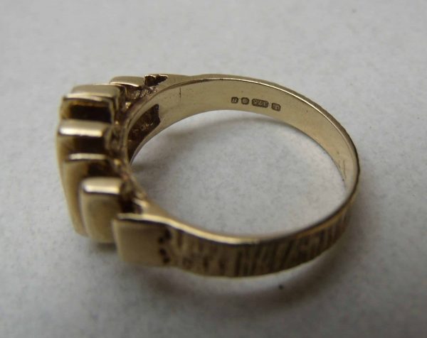 9ct Gold Ring of Abstract Design hallmarks