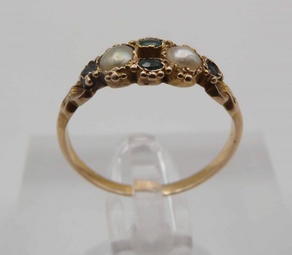 Victorian 15ct Gold ring with split pearls and green stones