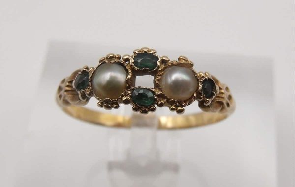 Victorian 15ct Gold ring with split pearls and green stones