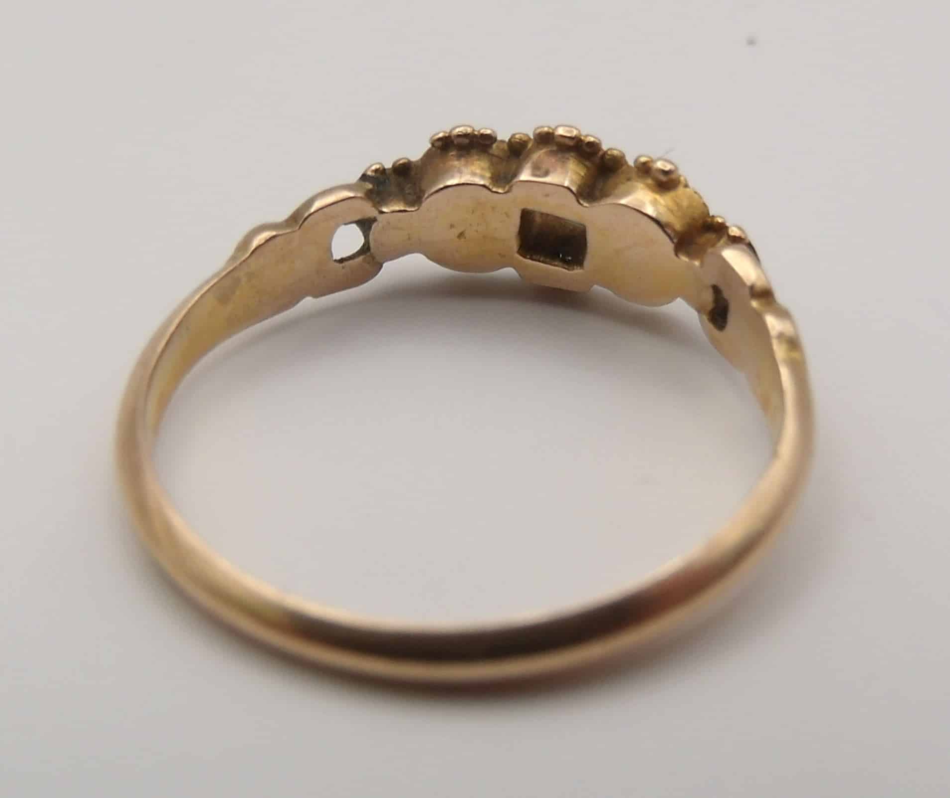 Closed back setting on Victorian 15ct Gold ring