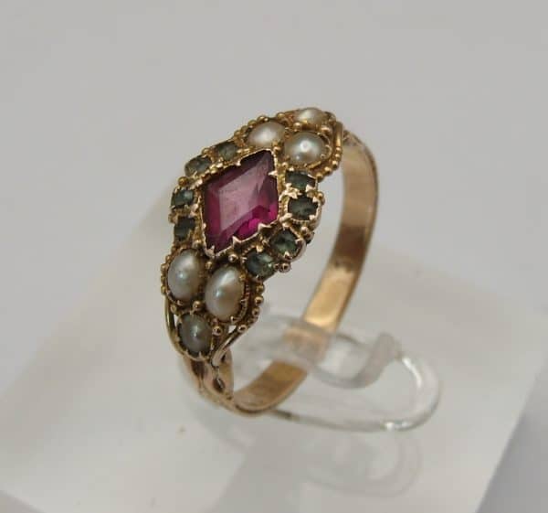 Antique 15Ct Gold & Garnet Ring