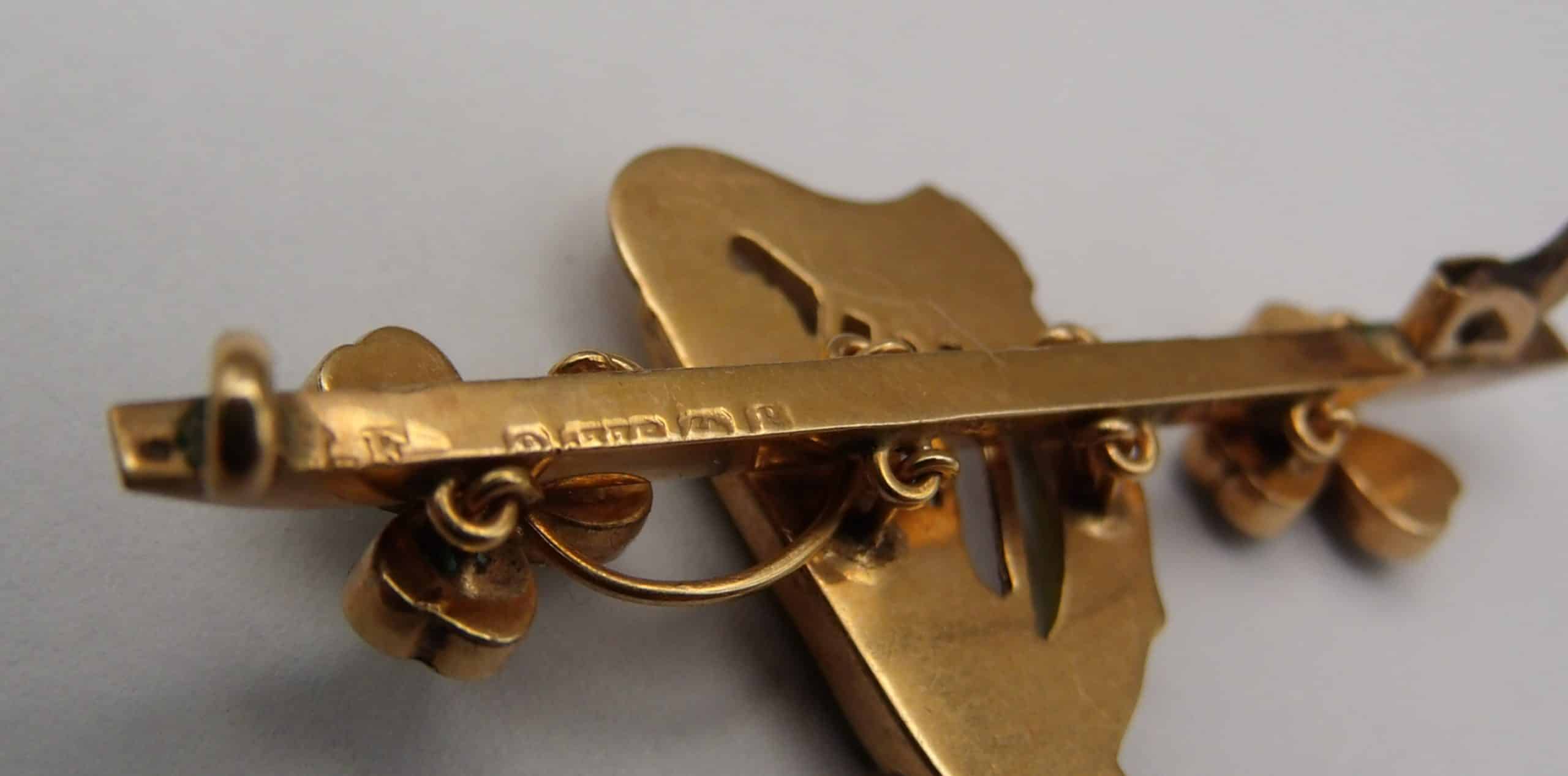 Edwardian 9ct Gold and Connemara marble bar brooch